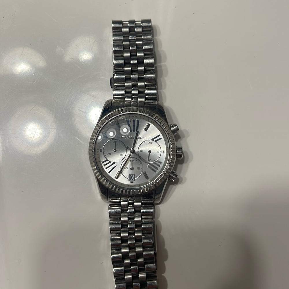Wonens Michael Kors watch